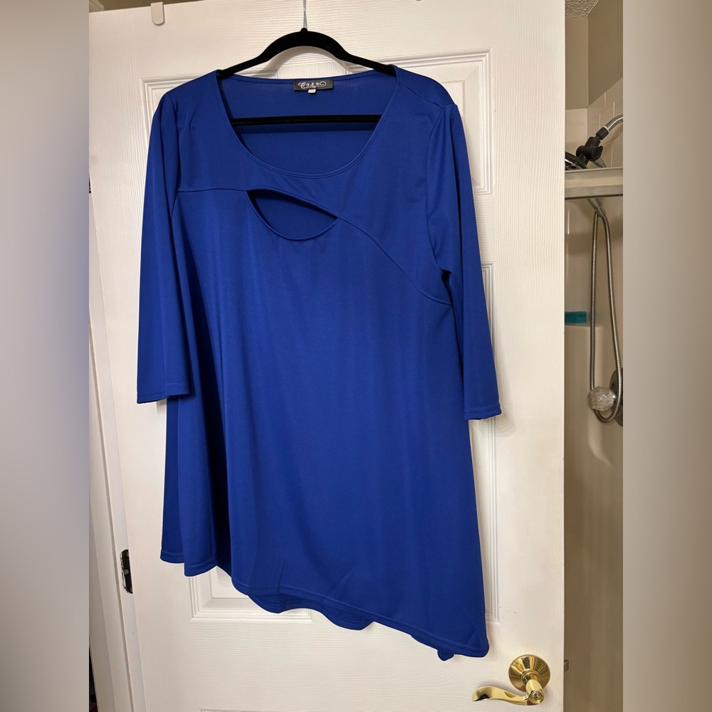 Women's Blue Asymmetrical Top. Size 3XL. (Runs small)
